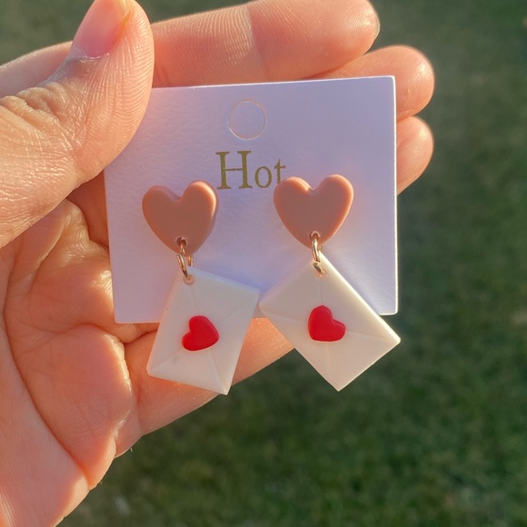 Beautiful Red Heart Earring - Picture 3 of 5